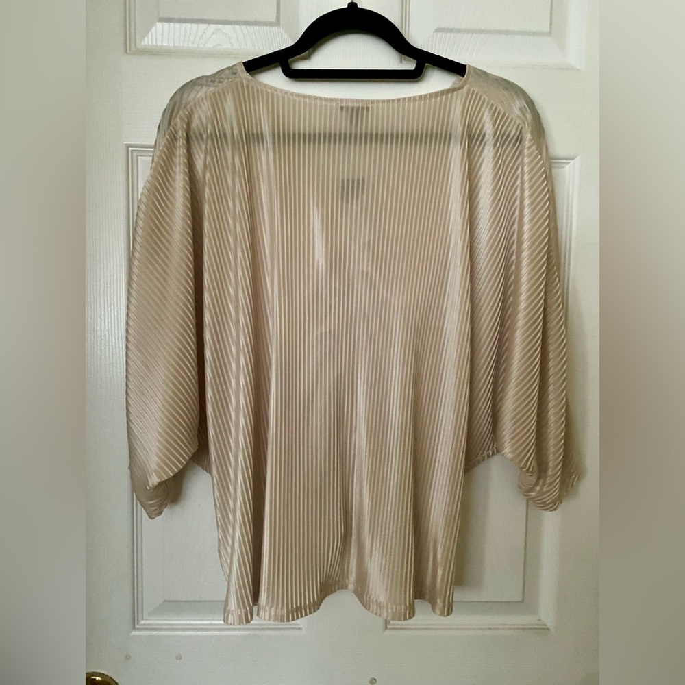 Express Cream Textured Blouse - Picture 2 of 3